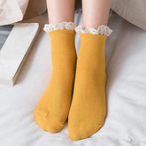 Socken mit Rüschenspitze